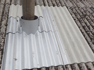 工場屋根の雨漏り補修　雨漏りしている煙突の補修