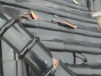 西多摩郡檜原村で台風被害から棟の瓦や板金の破損で雨漏り発生