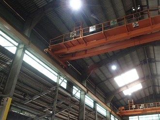 雨漏り調査　工場の天井を確認