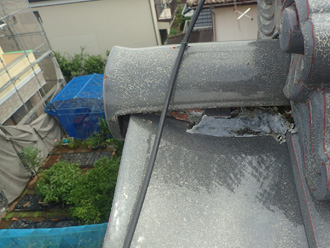 漆喰が剥がれている