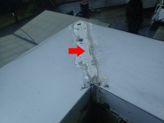 柏市名戸ケ谷でバルコニーからの雨漏り調査で笠木や漆喰部分を確認