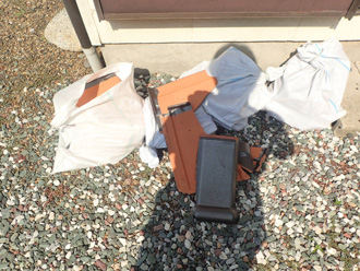 川崎市高津区新作で強風で瓦の飛散と雨樋変形や軒天破損