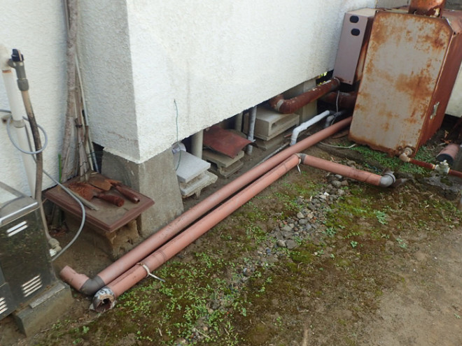 雨樋が外れている