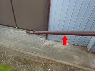 雨樋が外れている