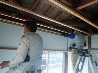 天井の骨組みを作成