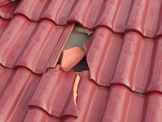 東村山市久米川町で台風被害による瓦破損からの雨漏り