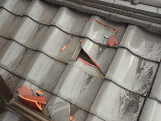 羽村市五ノ神で瓦のズレや割れによる雨漏りが発生