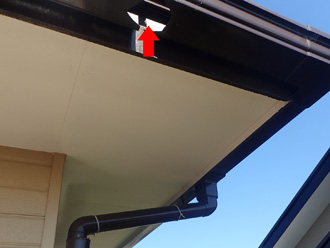 雨樋が外れている