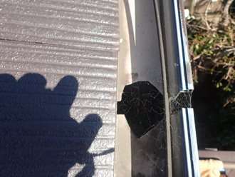 雨樋（集水器）が外れている