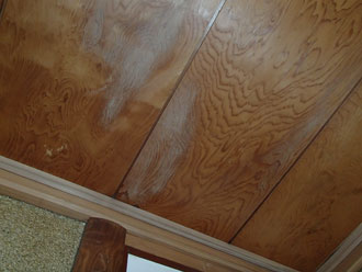 雨染みは複数箇所に存在しています