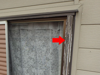 目部の塗装が剥がれている