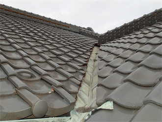 谷板金の瓦