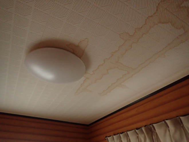 天井の雨染み