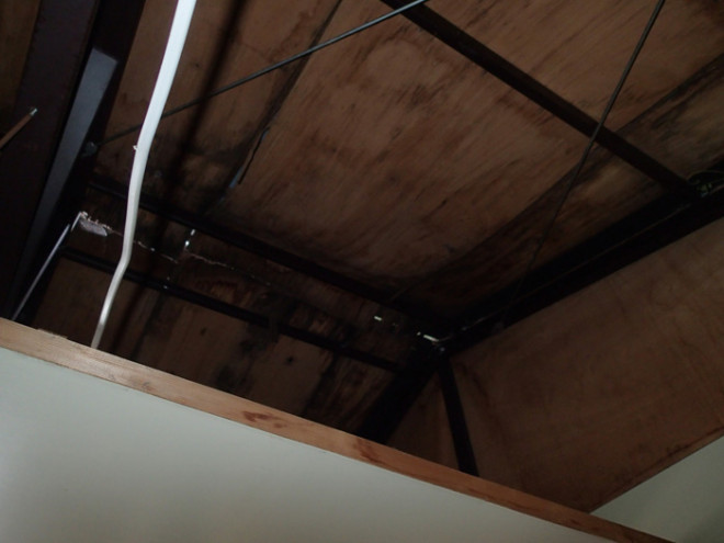 天井からの雨漏り