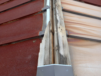 八王子市長沼町のプレハブ住宅の棟板金飛散から雨漏り発生