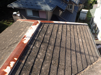 雨漏りを起こした築28年になる邸宅のスレート屋根