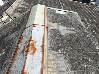 外れなかった棟板金もサビが酷い状況