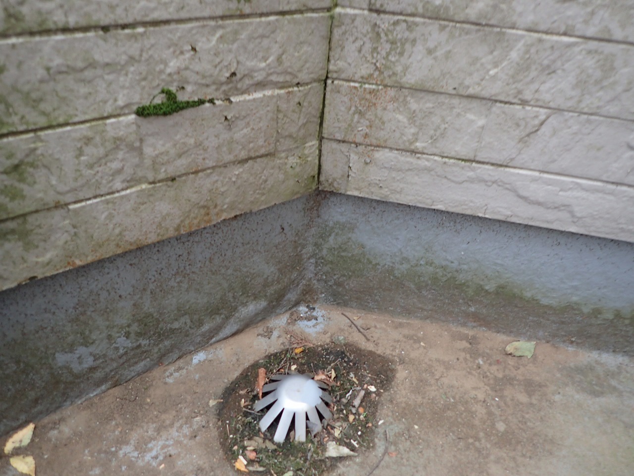 詰まった排水口