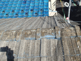 モニエル瓦が剥がれている