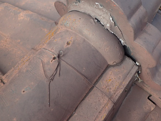 青梅市大門で強風後に屋根の不具合がないか調査を実施し棟の漆喰剥がれを発見