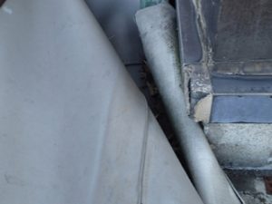 シート防水がたわんでいます