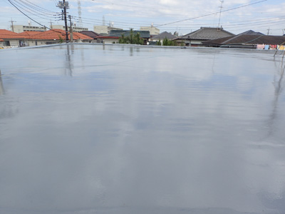 通気緩衝工法によるウレタン防水を行った陸屋根