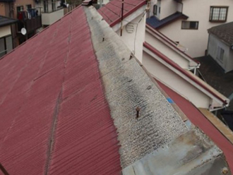 釘は残っていますが貫板は飛散しています