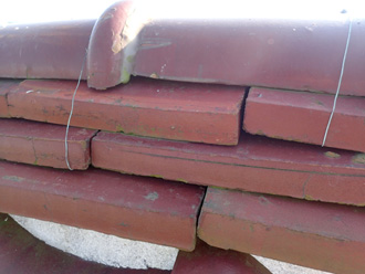 川崎市高津区梶ケ谷で屋根の棟のズレによって雨漏りが発生