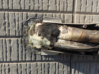 エアコンのダクトカバーが破損している