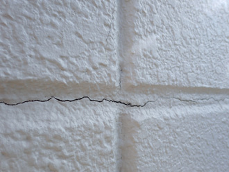 目地のコーキングのクラック