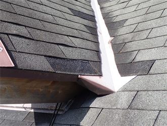 谷板金付近のシングル材剥がれ