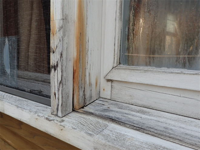 窓枠の腐食