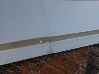 棟板金はSUSビスで固定