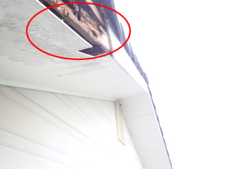 破風板が外れている