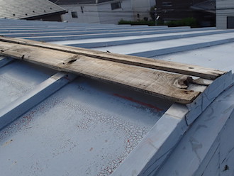 棟板金が外れてしまった