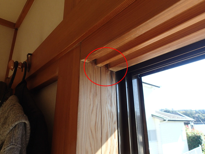横浜市磯子区中原で台風による被害で外壁にクラックができ襖枠から雨漏り