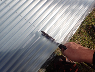 横浜市都筑区東方町でベランダのポリカ波板飛散から補修工事を実施