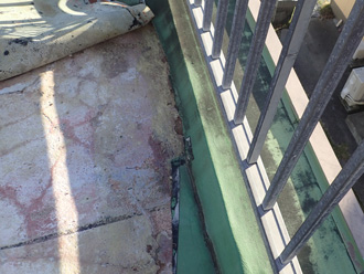 神奈川区白幡仲町で陸屋根のシート防水が台風によって剥がれて雨漏り