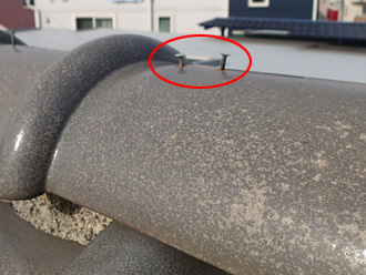 大棟の釘が浮いている