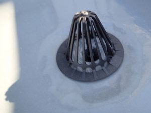 排水口にカバーを取り付けます