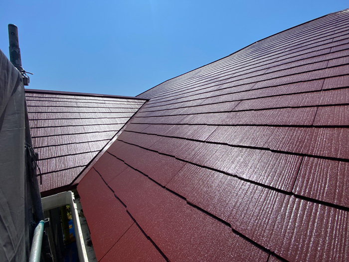 【工程3】中塗り・上塗りで美しく強い屋根に