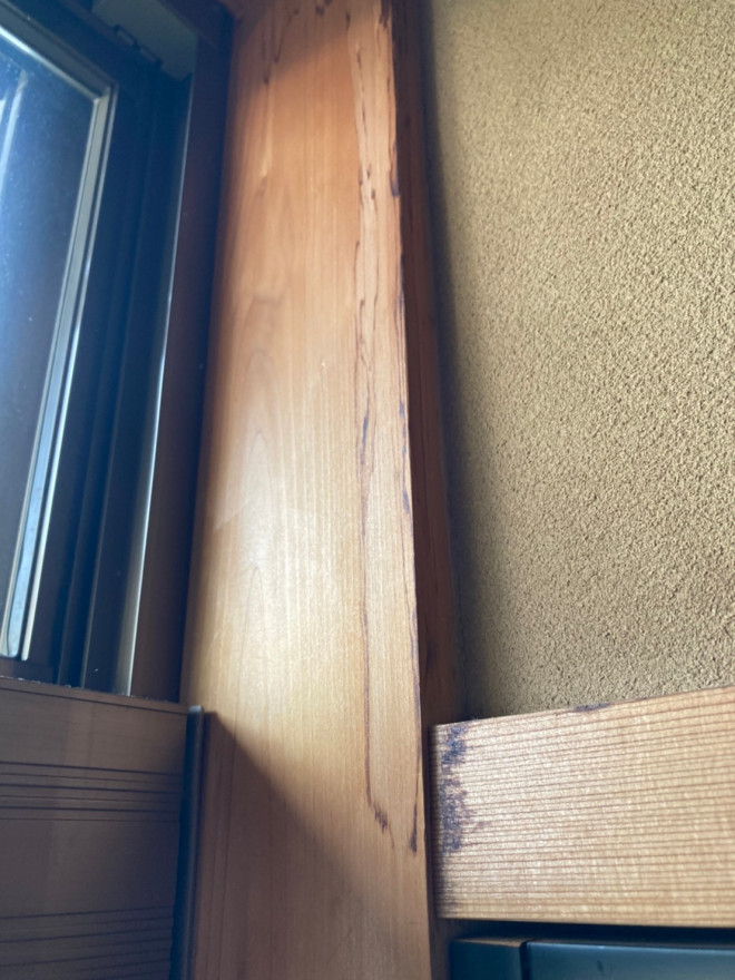 守山区ベランダ下の雨シミの様子