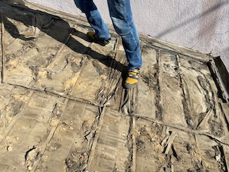 劣化した防水紙