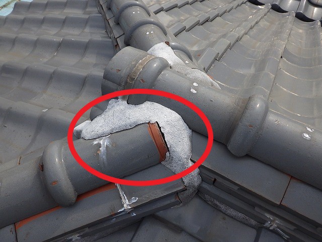 平野区の雨漏りしている屋根隅棟三又部の写真