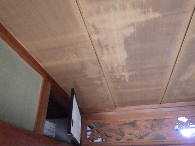 3階和室天井の雨染み②