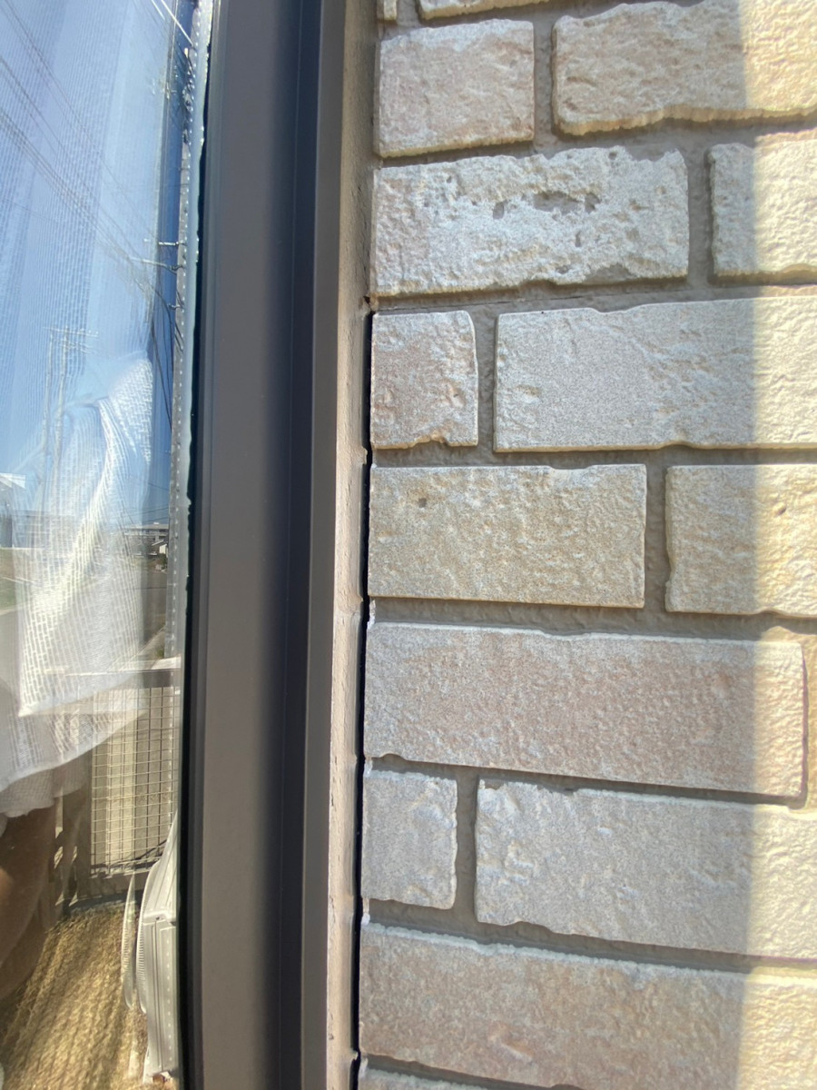 守山区でサッシ廻りのシーリング劣化