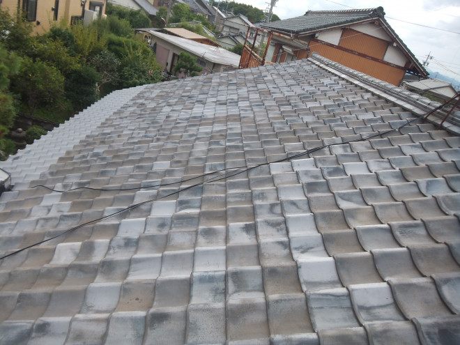 名古屋市守山区小幡にて雨漏り、いぶし瓦の不具合や外壁のひび割れが発生していました