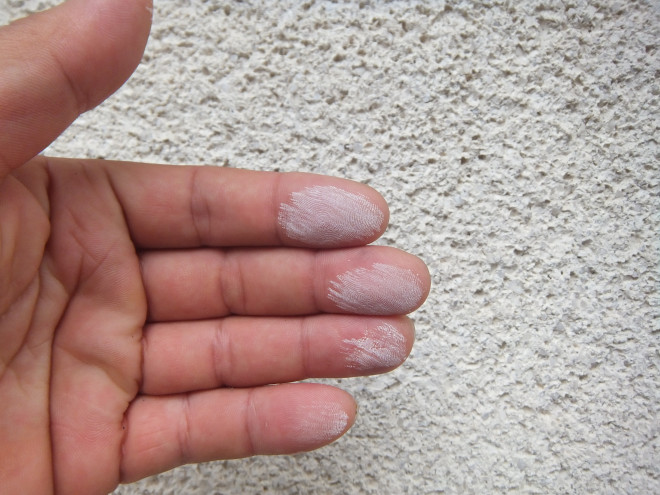 外壁　チョーキング