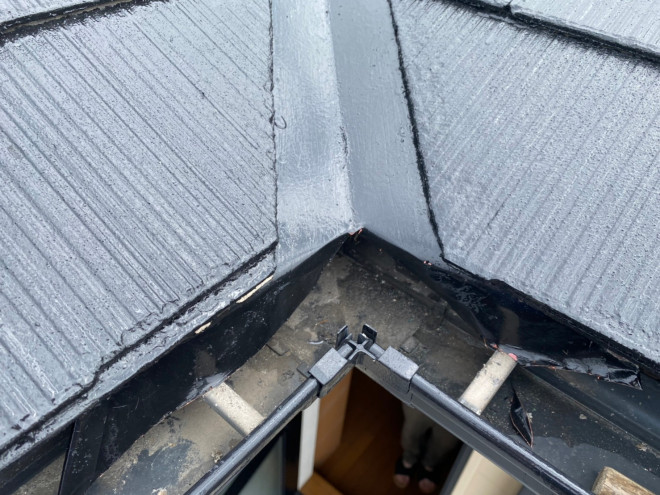 守山区で樋の修理　谷板金加工