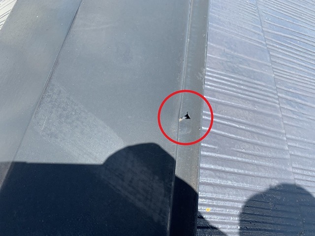 棟板金留釘近景